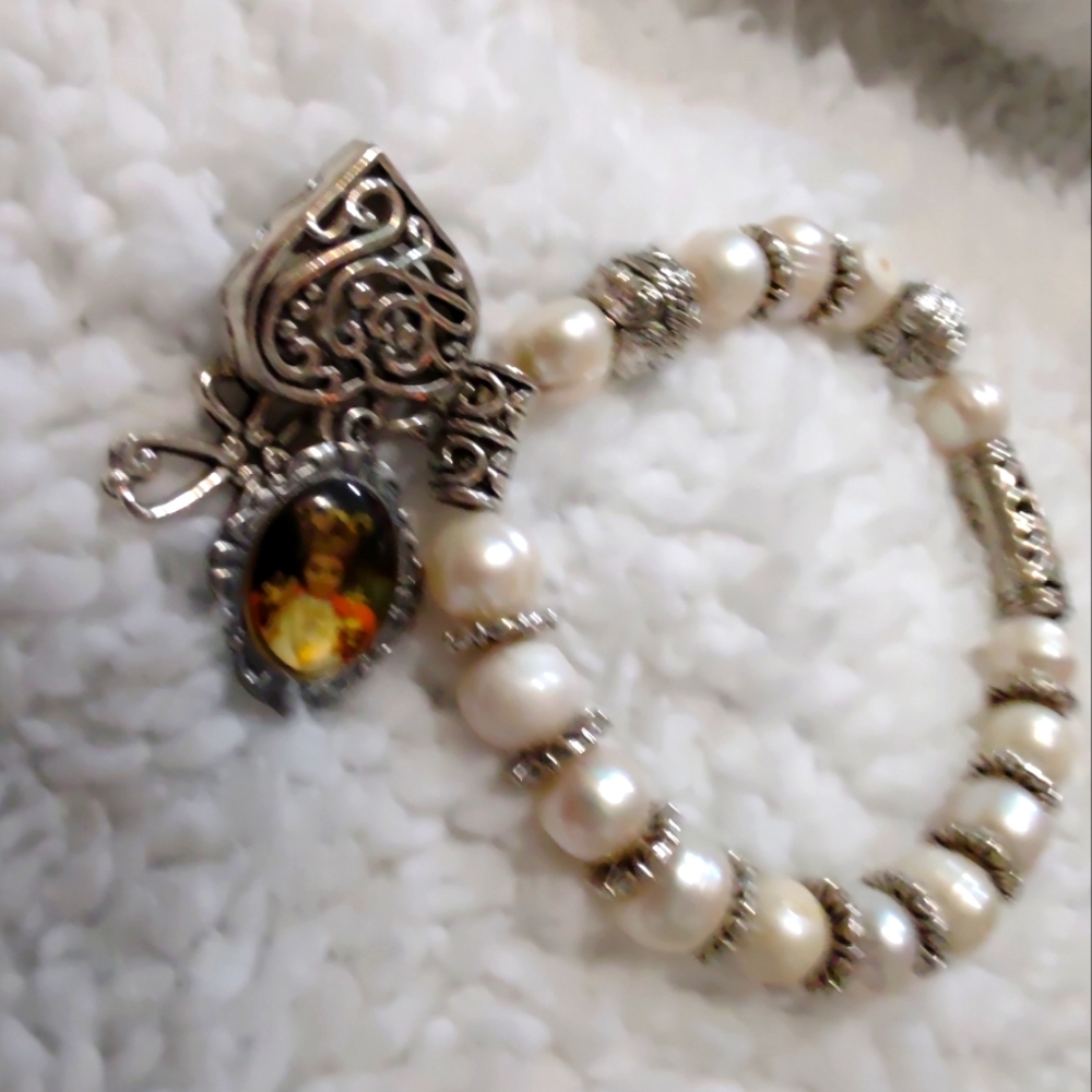 Genuine Pearl and silver tone pendant religious bracelet